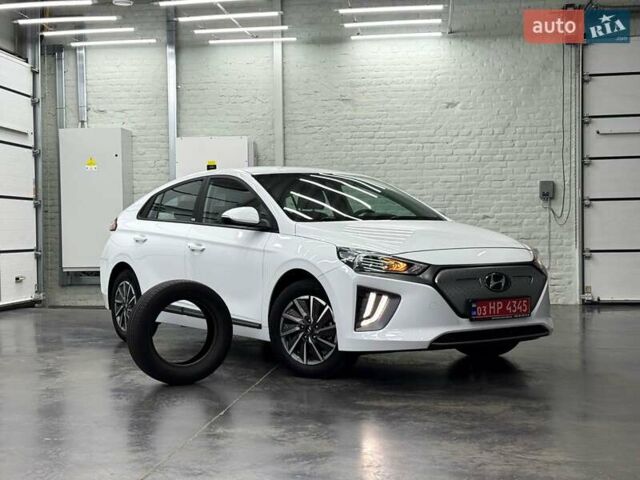 Хендай Ioniq 2021 в Луцке на Automoto.ua Белый Хендай Ioniq, объемом двигателя 0 л и пробегом 59 тыс. км за 17240 $, фото 1 на Automoto.ua