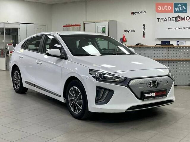 Белый Хендай Ioniq, объемом двигателя 0 л и пробегом 82 тыс. км за 16490 $, фото 1 на Automoto.ua