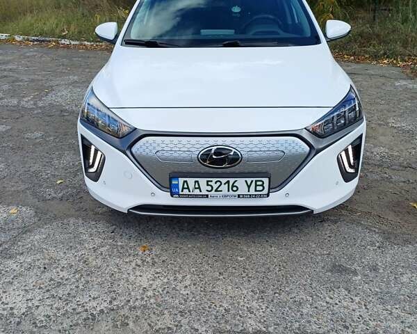 Білий Хендай Ioniq, об'ємом двигуна 0 л та пробігом 62 тис. км за 17900 $, фото 1 на Automoto.ua