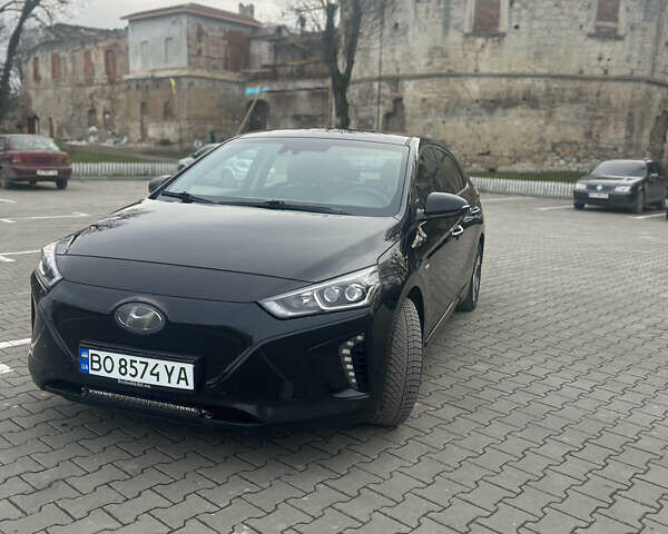 Черный Хендай Ioniq, объемом двигателя 0 л и пробегом 128 тыс. км за 12300 $, фото 1 на Automoto.ua
