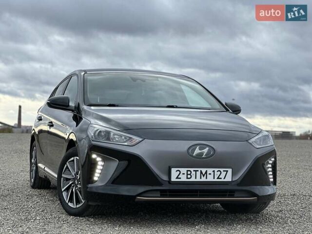 Черный Хендай Ioniq, объемом двигателя 0 л и пробегом 122 тыс. км за 11999 $, фото 1 на Automoto.ua