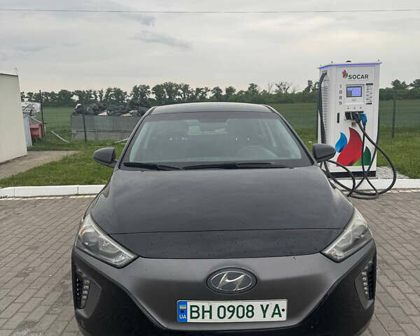 Черный Хендай Ioniq, объемом двигателя 0 л и пробегом 166 тыс. км за 12000 $, фото 1 на Automoto.ua