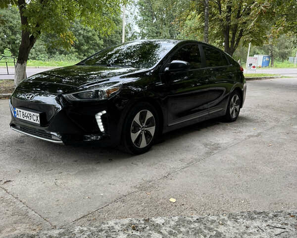Черный Хендай Ioniq, объемом двигателя 0 л и пробегом 157 тыс. км за 10700 $, фото 1 на Automoto.ua