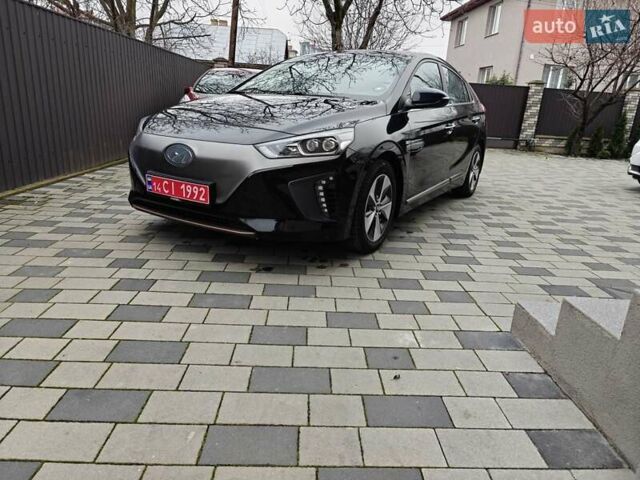 Черный Хендай Ioniq, объемом двигателя 0 л и пробегом 141 тыс. км за 11999 $, фото 1 на Automoto.ua
