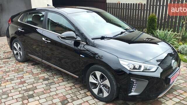 Черный Хендай Ioniq, объемом двигателя 0 л и пробегом 96 тыс. км за 13750 $, фото 1 на Automoto.ua