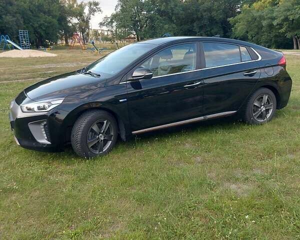 Черный Хендай Ioniq, объемом двигателя 0 л и пробегом 142 тыс. км за 13500 $, фото 1 на Automoto.ua