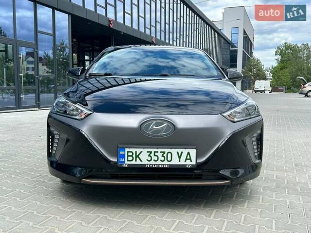 Черный Хендай Ioniq, объемом двигателя 0 л и пробегом 136 тыс. км за 11999 $, фото 1 на Automoto.ua