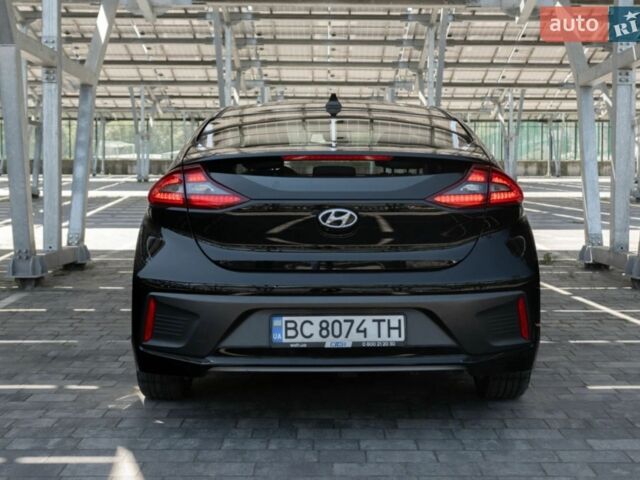 Черный Хендай Ioniq, объемом двигателя 1.58 л и пробегом 53 тыс. км за 15600 $, фото 1 на Automoto.ua