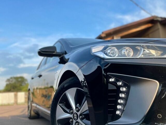 Черный Хендай Ioniq, объемом двигателя 0 л и пробегом 96 тыс. км за 14200 $, фото 1 на Automoto.ua