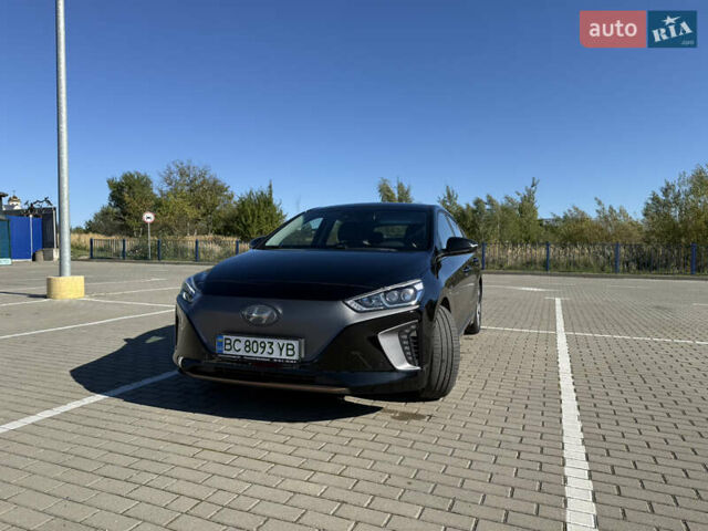 Черный Хендай Ioniq, объемом двигателя 0 л и пробегом 45 тыс. км за 16500 $, фото 1 на Automoto.ua