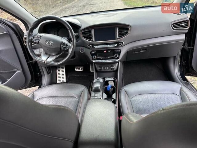 Черный Хендай Ioniq, объемом двигателя 0 л и пробегом 162 тыс. км за 12600 $, фото 1 на Automoto.ua