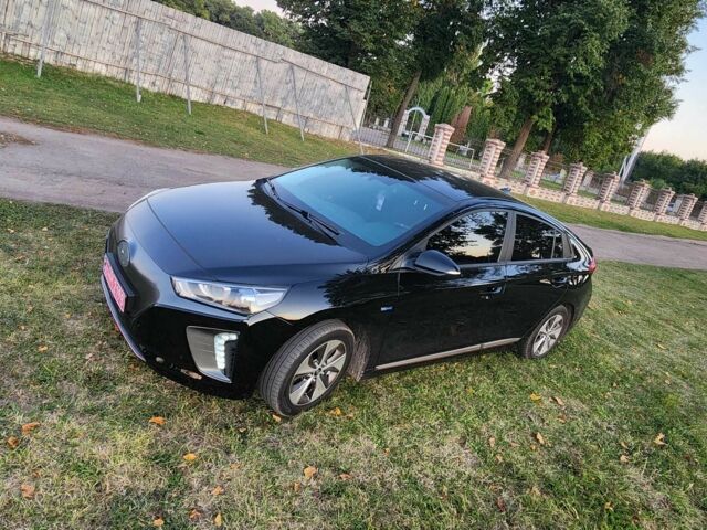 Черный Хендай Ioniq, объемом двигателя 0 л и пробегом 99 тыс. км за 12200 $, фото 1 на Automoto.ua