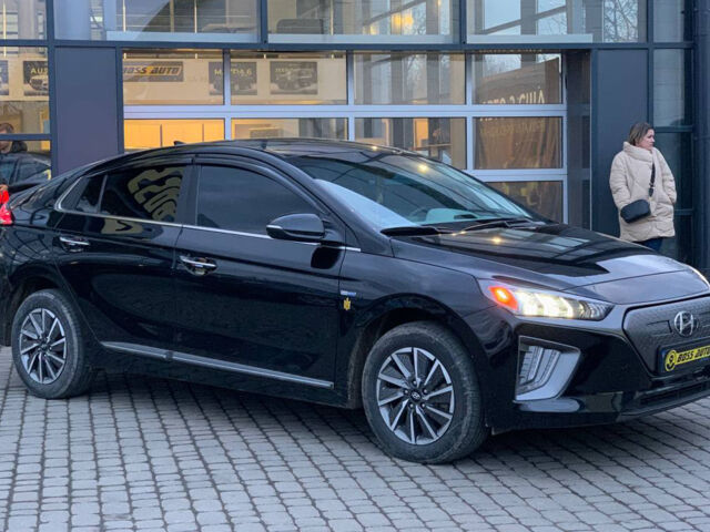 Черный Хендай Ioniq, объемом двигателя 39 л и пробегом 62 тыс. км за 19700 $, фото 1 на Automoto.ua