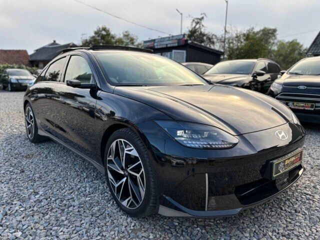 Черный Хендай Ioniq, объемом двигателя 0 л и пробегом 14 тыс. км за 33499 $, фото 1 на Automoto.ua