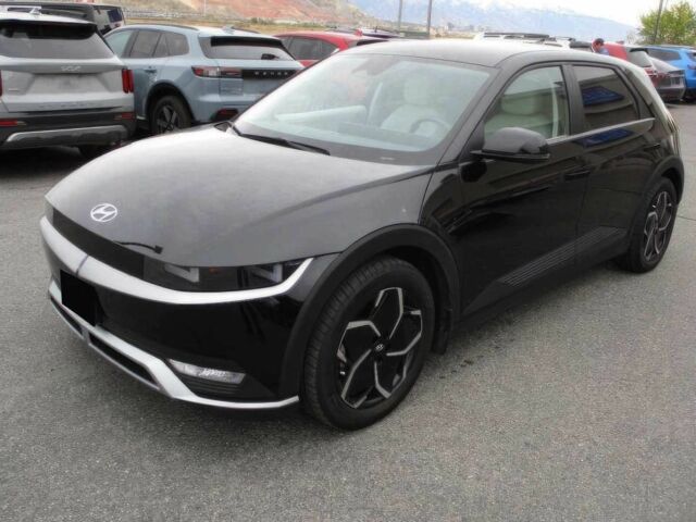 Черный Хендай Ioniq, объемом двигателя 0 л и пробегом 25 тыс. км за 18000 $, фото 1 на Automoto.ua