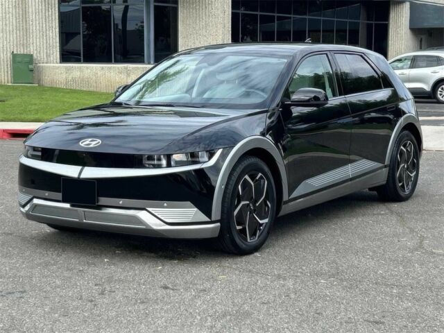 Черный Хендай Ioniq, объемом двигателя 0 л и пробегом 25 тыс. км за 15500 $, фото 1 на Automoto.ua