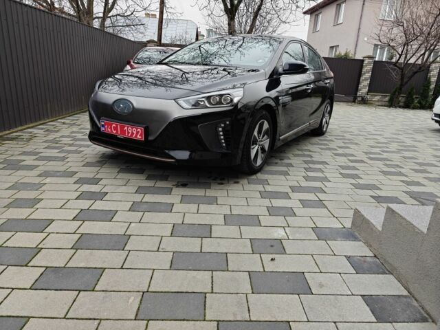 Черный Хендай Ioniq, объемом двигателя 0 л и пробегом 141 тыс. км за 11999 $, фото 1 на Automoto.ua