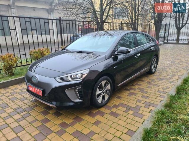 Черный Хендай Ioniq, объемом двигателя 0 л и пробегом 142 тыс. км за 13500 $, фото 1 на Automoto.ua