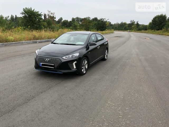 Черный Хендай Ioniq, объемом двигателя 1.6 л и пробегом 23 тыс. км за 23000 $, фото 1 на Automoto.ua