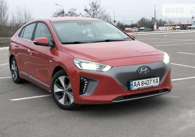 Красный Хендай Ioniq, объемом двигателя 0 л и пробегом 135 тыс. км за 14850 $, фото 1 на Automoto.ua