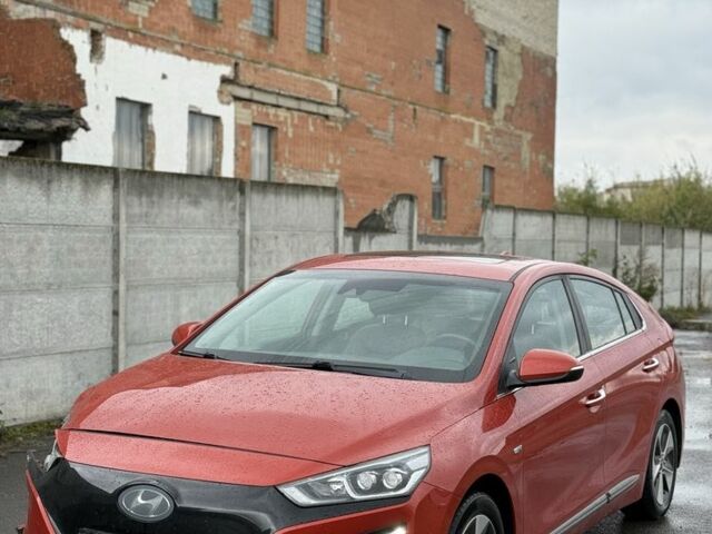 Красный Хендай Ioniq, объемом двигателя 0 л и пробегом 192 тыс. км за 10500 $, фото 1 на Automoto.ua