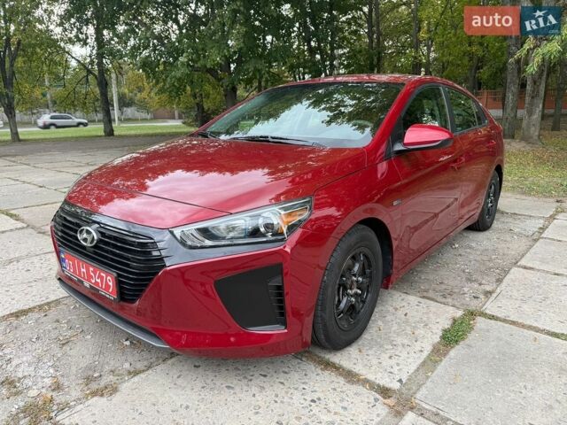 Красный Хендай Ioniq, объемом двигателя 1.6 л и пробегом 220 тыс. км за 12500 $, фото 1 на Automoto.ua