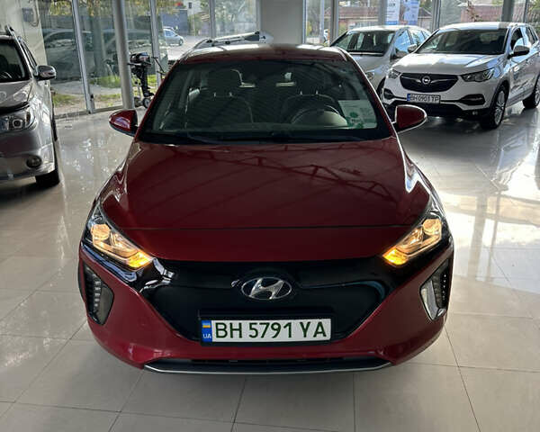 Красный Хендай Ioniq, объемом двигателя 0 л и пробегом 120 тыс. км за 11900 $, фото 1 на Automoto.ua