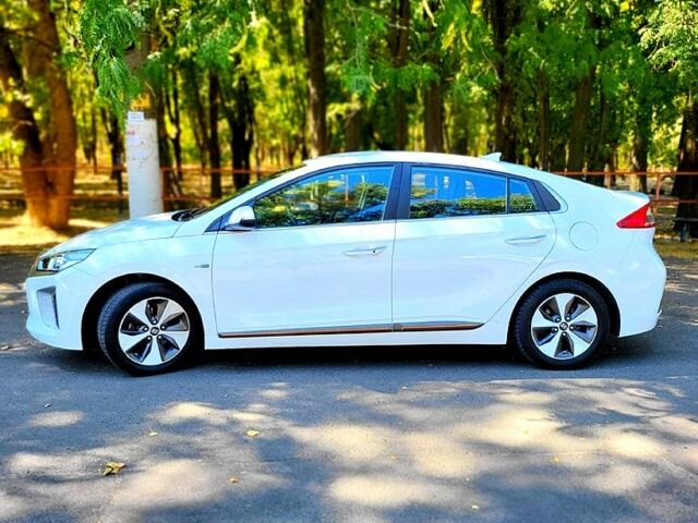 Хендай Ioniq, объемом двигателя 0.11 л и пробегом 232 тыс. км за 10999 $, фото 1 на Automoto.ua