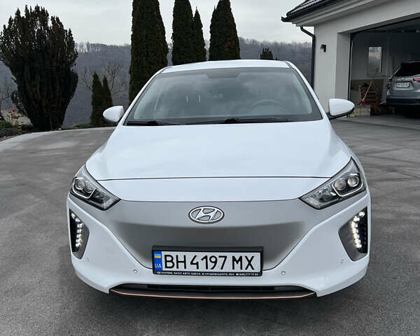 Хендай Ioniq, объемом двигателя 0 л и пробегом 29 тыс. км за 17000 $, фото 1 на Automoto.ua