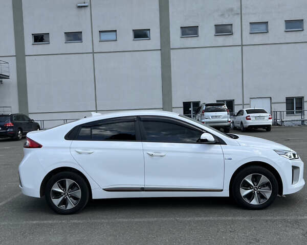 Хендай Ioniq, объемом двигателя 0 л и пробегом 75 тыс. км за 17300 $, фото 1 на Automoto.ua