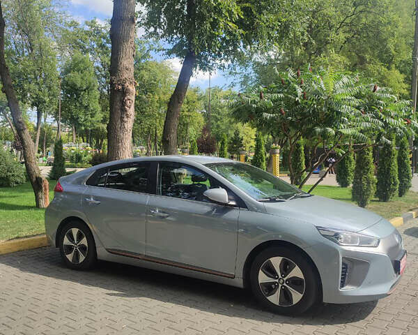 Серый Хендай Ioniq, объемом двигателя 0 л и пробегом 125 тыс. км за 12000 $, фото 1 на Automoto.ua