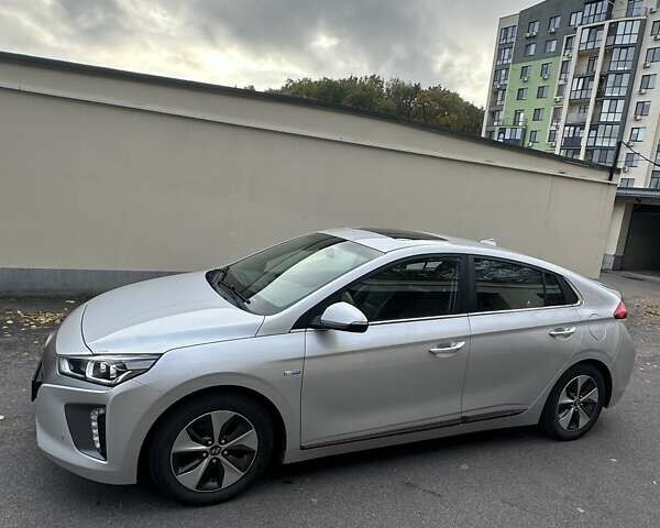 Серый Хендай Ioniq, объемом двигателя 0 л и пробегом 129 тыс. км за 12900 $, фото 1 на Automoto.ua