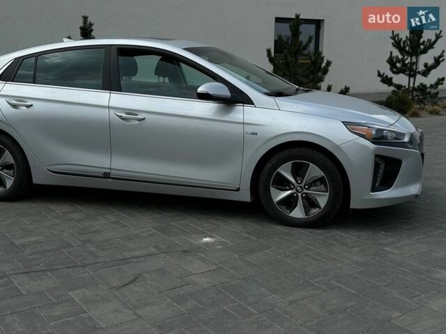 Серый Хендай Ioniq, объемом двигателя 0 л и пробегом 55 тыс. км за 15000 $, фото 1 на Automoto.ua