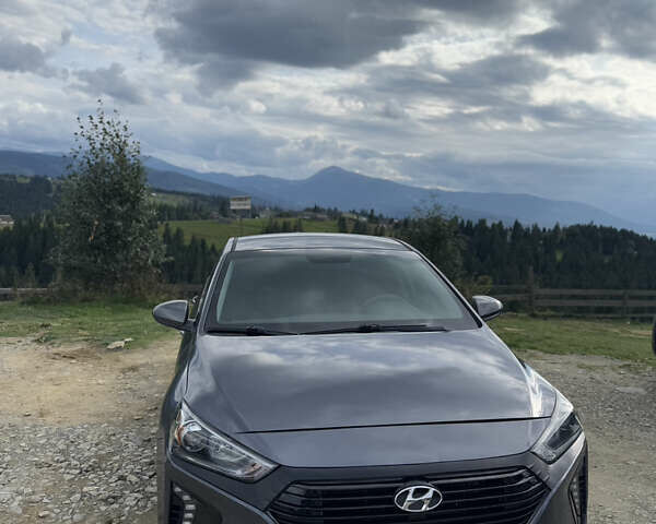 Серый Хендай Ioniq, объемом двигателя 1.58 л и пробегом 99 тыс. км за 15500 $, фото 1 на Automoto.ua
