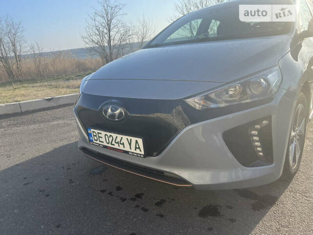 Серый Хендай Ioniq, объемом двигателя 0 л и пробегом 64 тыс. км за 18100 $, фото 1 на Automoto.ua