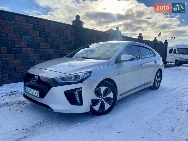 Серый Хендай Ioniq, объемом двигателя 0 л и пробегом 180 тыс. км за 12900 $, фото 1 на Automoto.ua