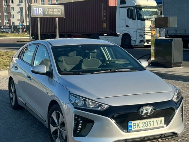 Сірий Хендай Ioniq, об'ємом двигуна 0 л та пробігом 140 тис. км за 13000 $, фото 1 на Automoto.ua