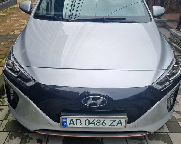 Хендай Ioniq 2018 в Виннице на Automoto.ua Серый Хендай Ioniq, объемом двигателя 0 л и пробегом 93 тыс. км за 15300 $, фото 1 на Automoto.ua