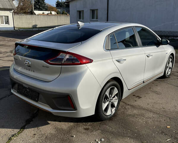 Сірий Хендай Ioniq, об'ємом двигуна 0 л та пробігом 121 тис. км за 12800 $, фото 1 на Automoto.ua