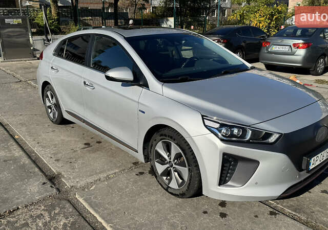 Серый Хендай Ioniq, объемом двигателя 0 л и пробегом 182 тыс. км за 15550 $, фото 1 на Automoto.ua