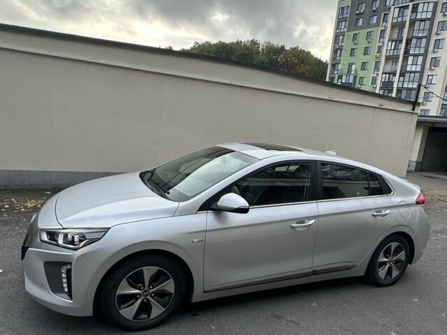 Серый Хендай Ioniq, объемом двигателя 0 л и пробегом 129 тыс. км за 12699 $, фото 1 на Automoto.ua