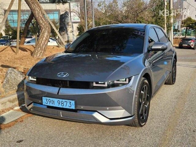 Сірий Хендай Ioniq, об'ємом двигуна 0 л та пробігом 8 тис. км за 30000 $, фото 1 на Automoto.ua