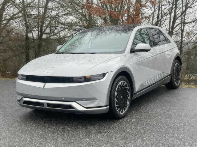 Серый Хендай Ioniq, объемом двигателя 0 л и пробегом 12 тыс. км за 18000 $, фото 1 на Automoto.ua