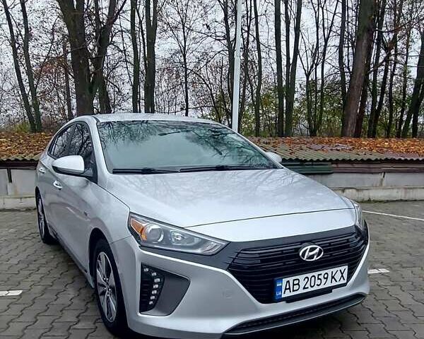 Серый Хендай Ioniq, объемом двигателя 1.58 л и пробегом 72 тыс. км за 16500 $, фото 1 на Automoto.ua