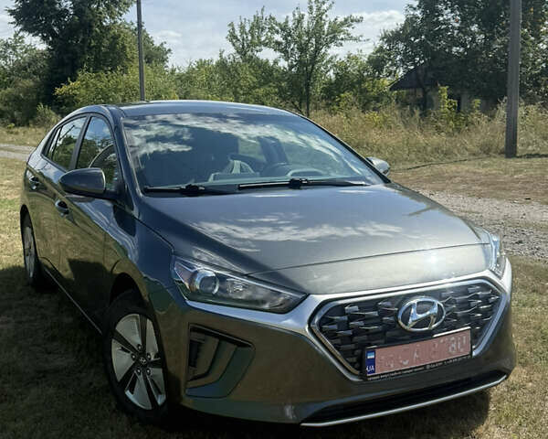 Серый Хендай Ioniq, объемом двигателя 1.58 л и пробегом 84 тыс. км за 15500 $, фото 1 на Automoto.ua