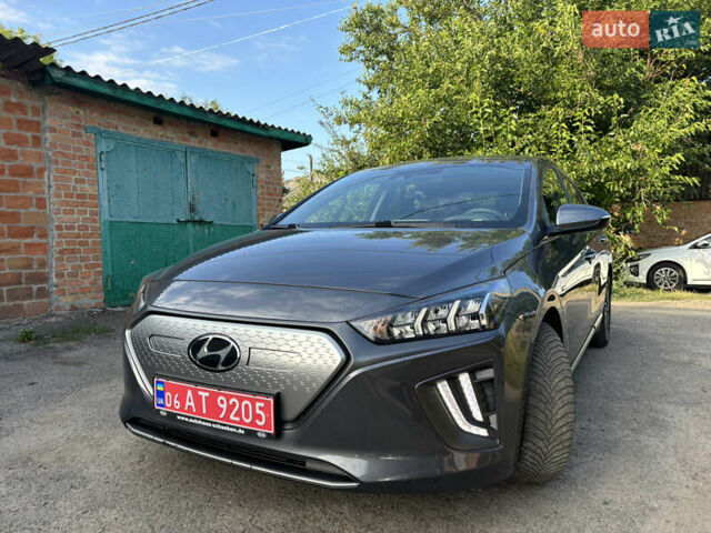 Серый Хендай Ioniq, объемом двигателя 0 л и пробегом 75 тыс. км за 15499 $, фото 1 на Automoto.ua