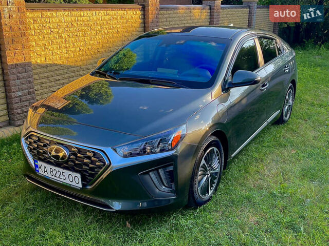 Серый Хендай Ioniq, объемом двигателя 1.58 л и пробегом 46 тыс. км за 19900 $, фото 1 на Automoto.ua