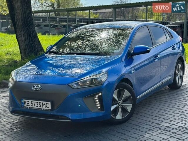 Синий Хендай Ioniq, объемом двигателя 0 л и пробегом 104 тыс. км за 11500 $, фото 1 на Automoto.ua