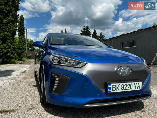 Синий Хендай Ioniq, объемом двигателя 0 л и пробегом 147 тыс. км за 13200 $, фото 1 на Automoto.ua