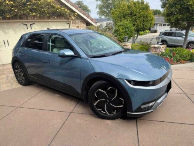 Синий Хендай Ioniq, объемом двигателя 0 л и пробегом 34 тыс. км за 395 $, фото 1 на Automoto.ua